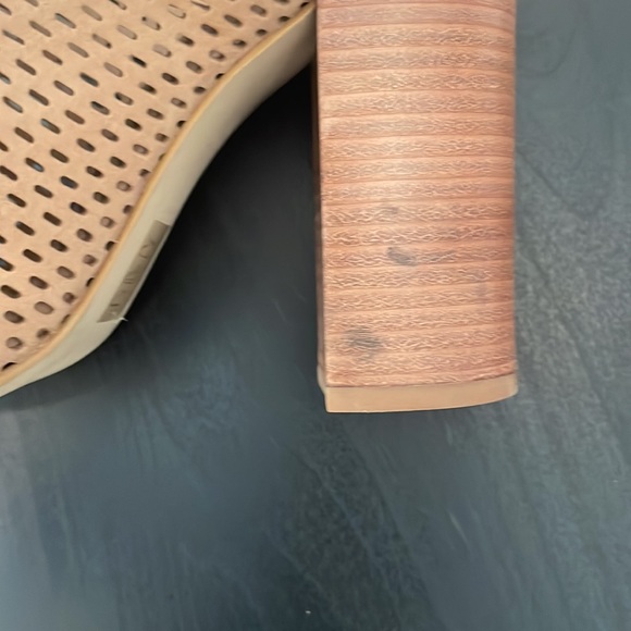 Aldo slip on heals in medium beige. Worn once - Picture 6 of 6